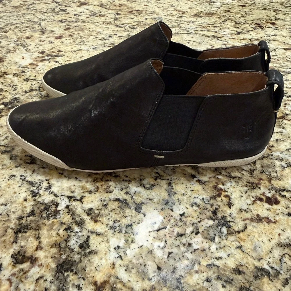 Frye Melanie Slip On Sneakers Womens 8.5 Black Leather Low Top Minimalist‎